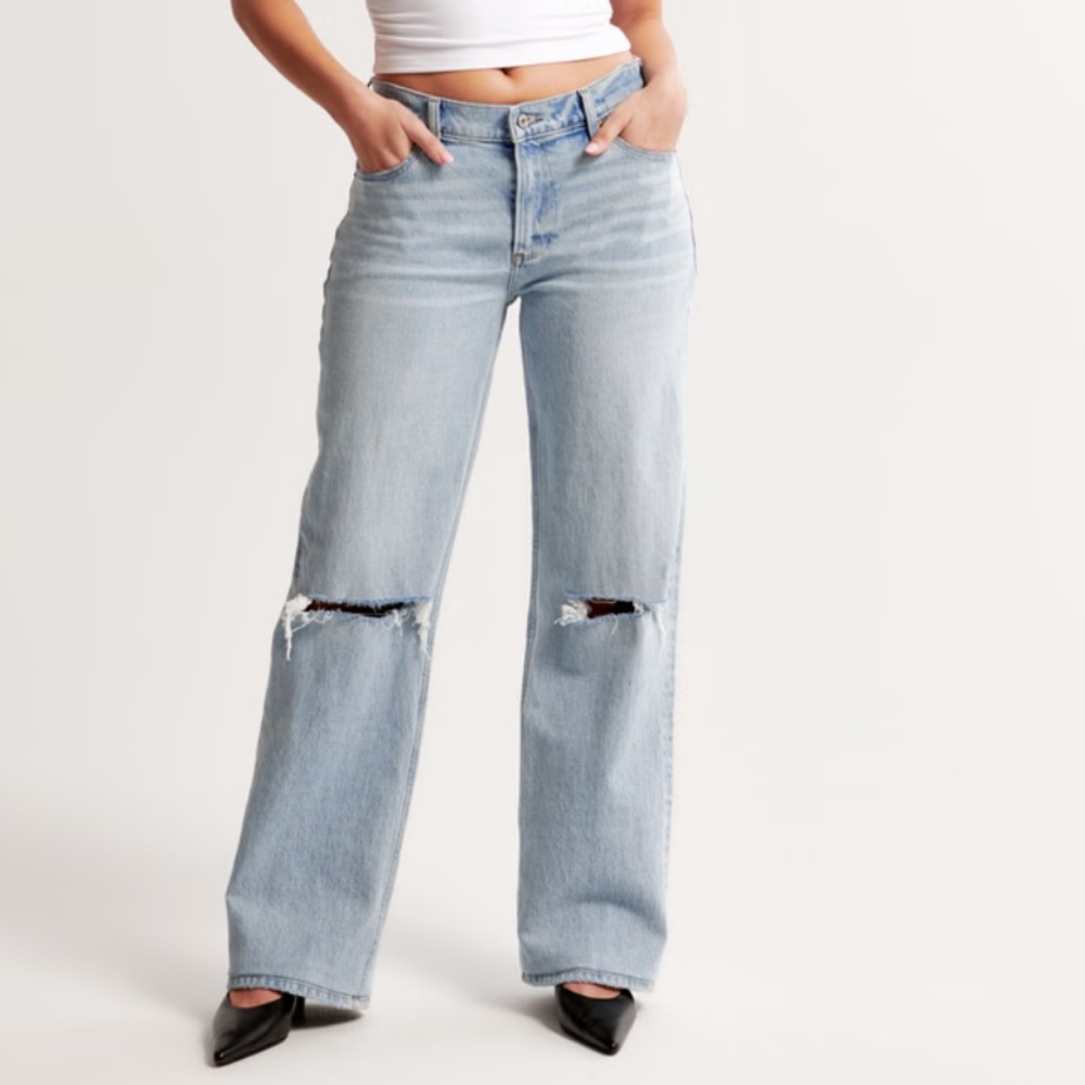 Abercrombie&Fitch The Baggy Low Rise Jeans Light Wash Ripped Size 24 00